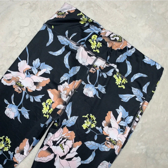 Mono B NWOT Floral Print Athletic Cropped Leggings size 1X - Picture 5 of 9